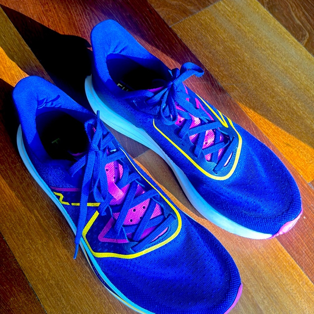 New Balance Women’s fuel cell Rebel V3 Running Shoe